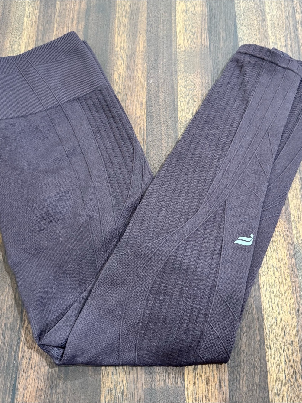Fabletics Women’s Seamless Leggings in Navy with Teal Logo